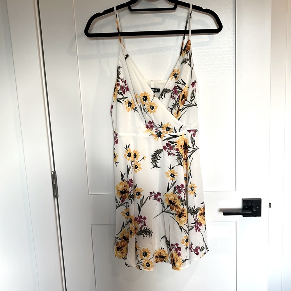 NWT Express white floral print dress